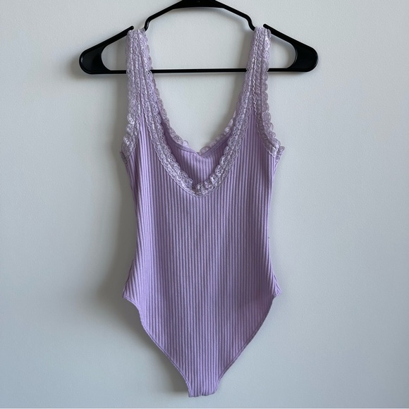 Forever 21 Lilac Lavender lace bodysuit size S - Picture 3 of 4